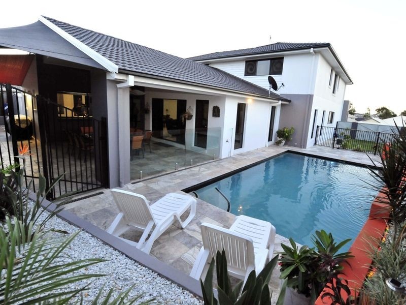 11 Ebony Crescent, Redland Bay QLD 4165