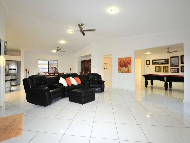 11 Ebony Crescent, Redland Bay QLD 4165