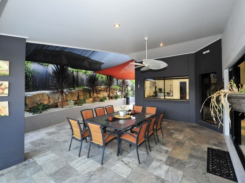 11 Ebony Crescent, Redland Bay QLD 4165