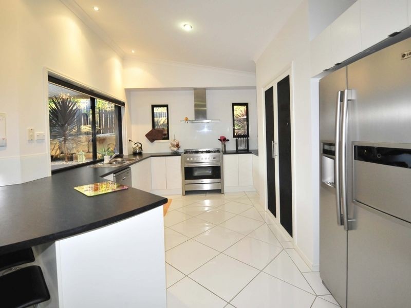 11 Ebony Crescent, Redland Bay QLD 4165