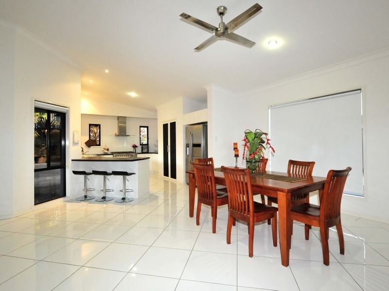 11 Ebony Crescent, Redland Bay QLD 4165