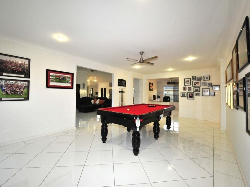 11 Ebony Crescent, Redland Bay QLD 4165