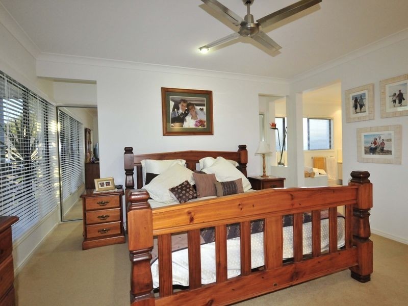 11 Ebony Crescent, Redland Bay QLD 4165