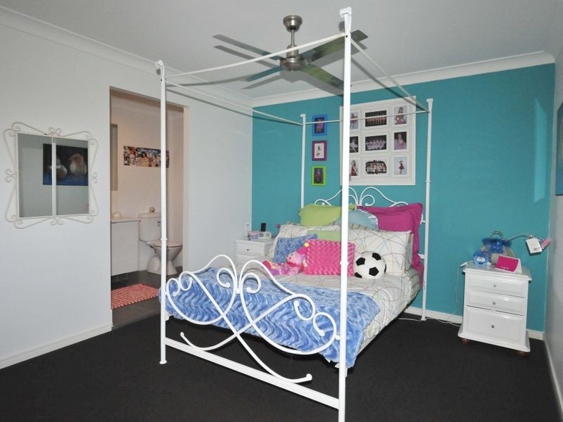 11 Ebony Crescent, Redland Bay QLD 4165