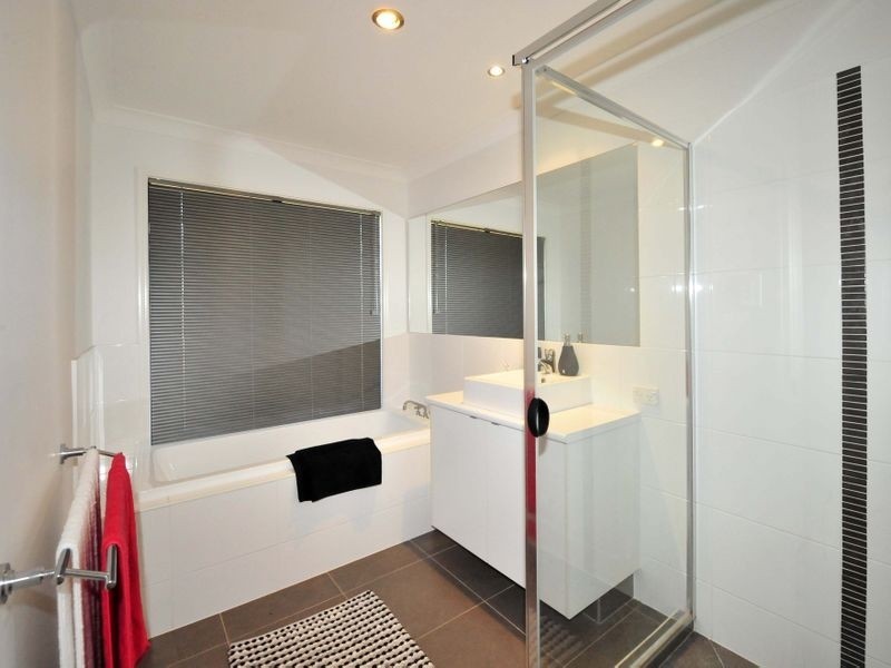 11 Ebony Crescent, Redland Bay QLD 4165
