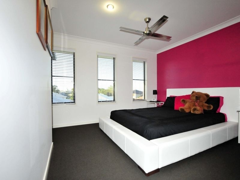 11 Ebony Crescent, Redland Bay QLD 4165