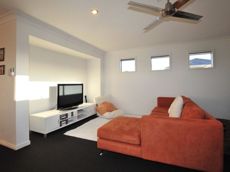 11 Ebony Crescent, Redland Bay QLD 4165