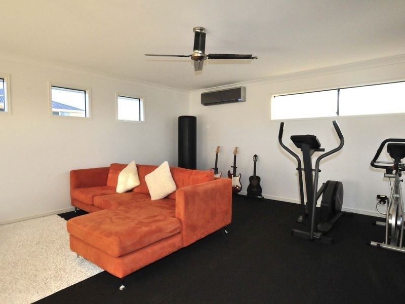 11 Ebony Crescent, Redland Bay QLD 4165