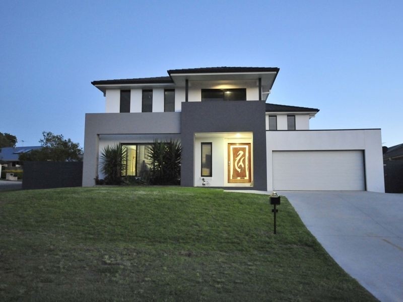 11 Ebony Crescent, Redland Bay QLD 4165