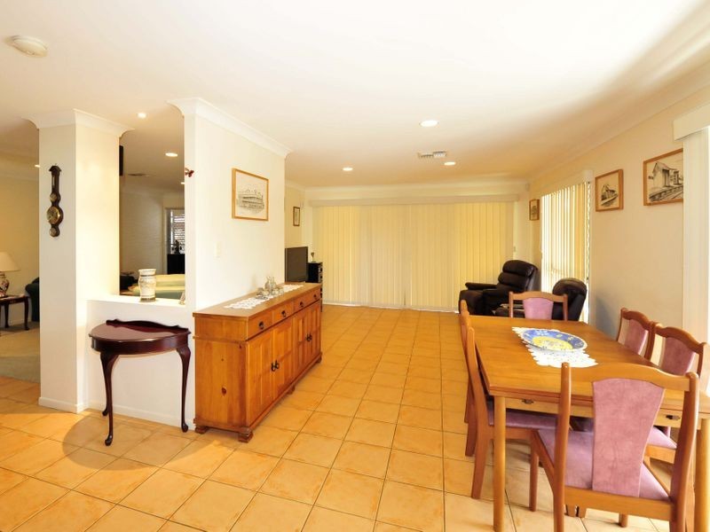 16 Bush Cherry Place, Thornlands QLD 4164