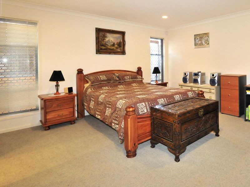 16 Bush Cherry Place, Thornlands QLD 4164