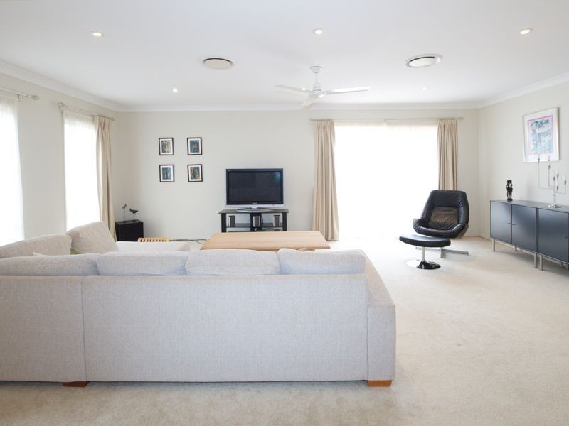 31 Trafalgar Vale Ave, Wellington Point QLD 4160