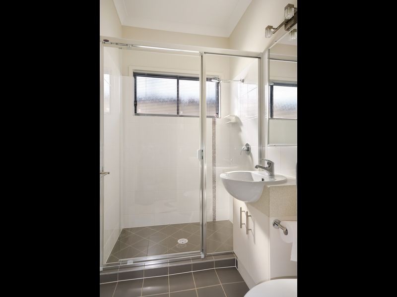 2/7 Lilly Lane, Birkdale QLD 4159