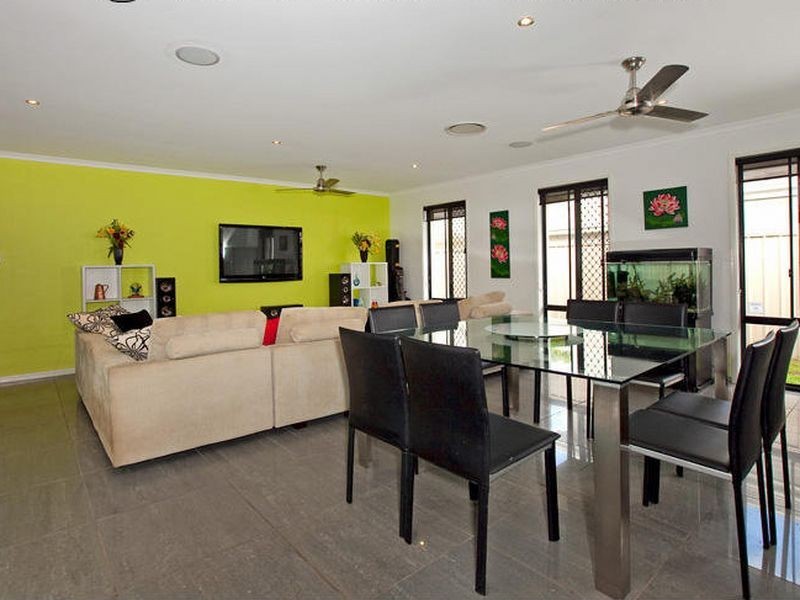 42 Lachlan Drive, Wakerley QLD 4154