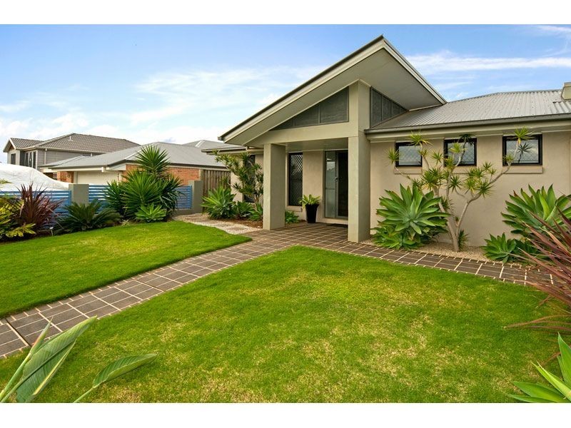 9 Syracuse St, Redland Bay QLD 4165