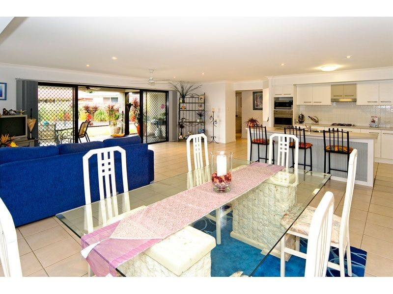 9 Syracuse St, Redland Bay QLD 4165