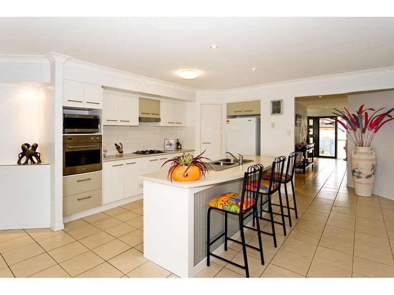 9 Syracuse St, Redland Bay QLD 4165