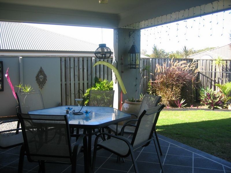 9 Syracuse St, Redland Bay QLD 4165