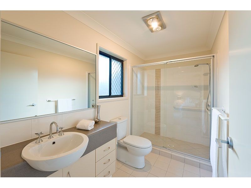 5 Brighton Crt, Wakerley QLD 4154