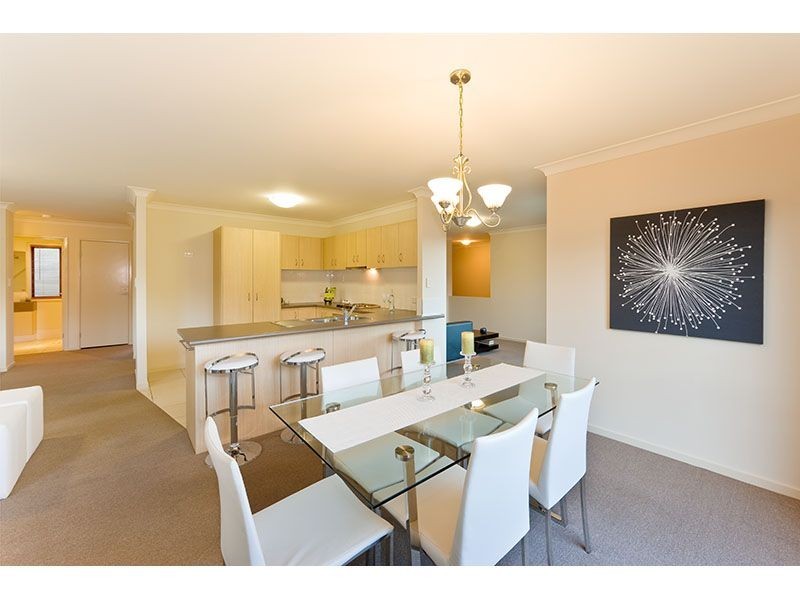 5 Brighton Crt, Wakerley QLD 4154