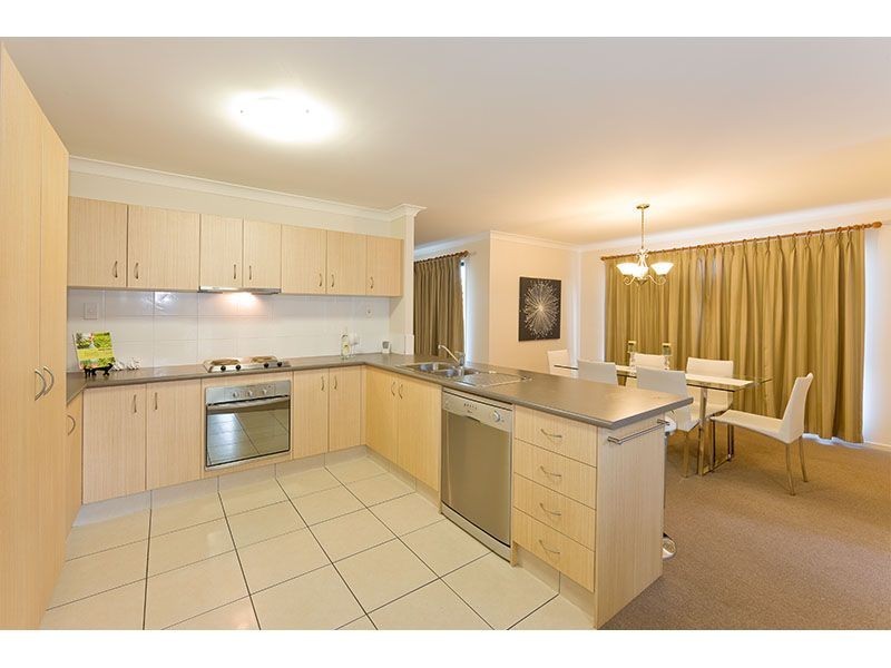 5 Brighton Crt, Wakerley QLD 4154