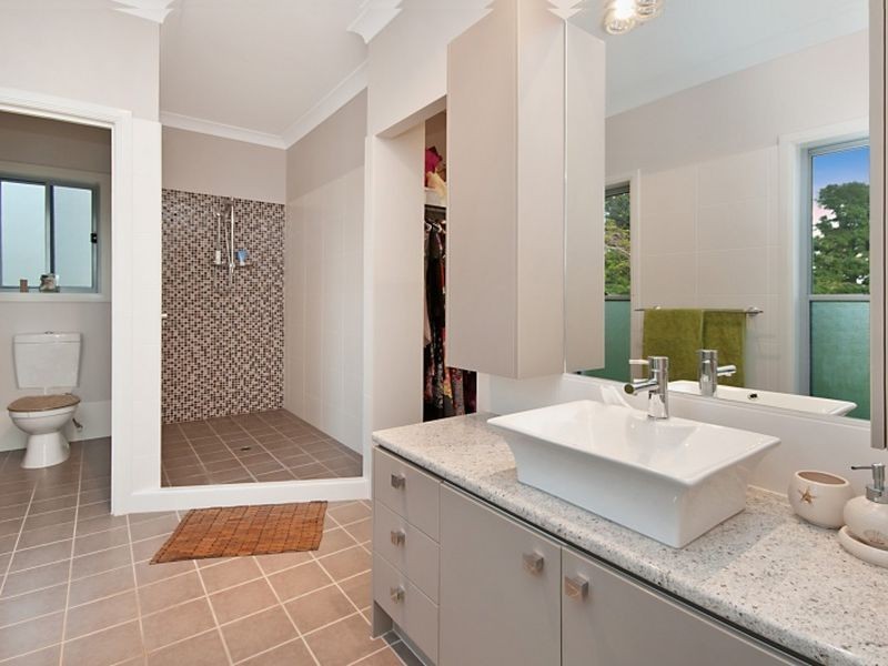 204 School of Arts Road, Redland Bay QLD 4165