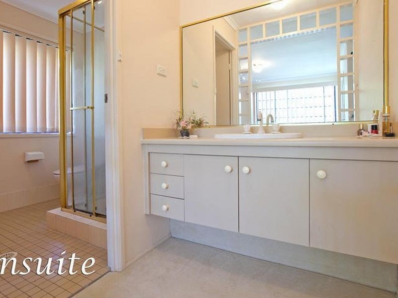 19 Baynes Street, Carindale QLD 4152