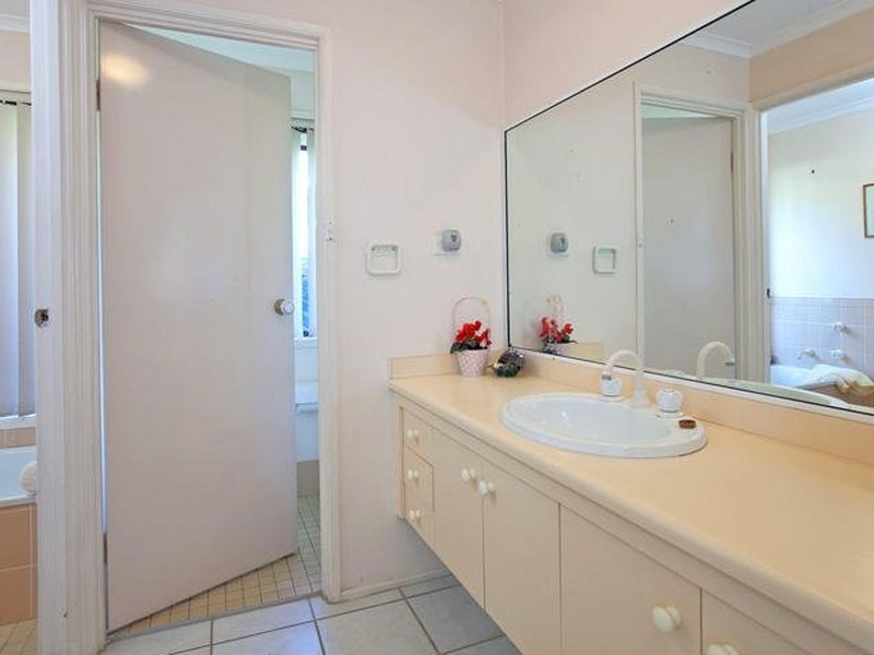 19 Baynes Street, Carindale QLD 4152