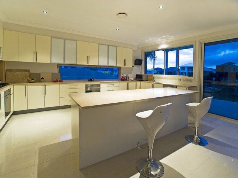 46 Coomera Crt, Helensvale QLD 4212