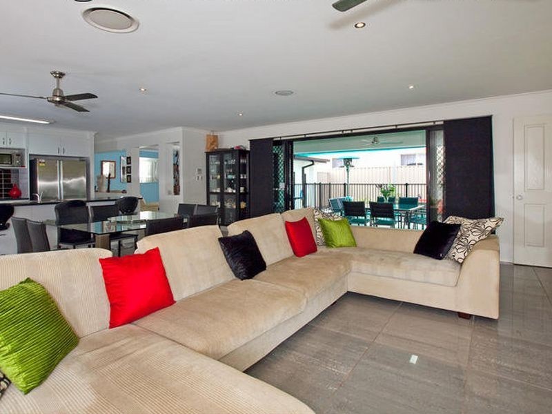 42 Lachlan Drive, Wakerley QLD 4154