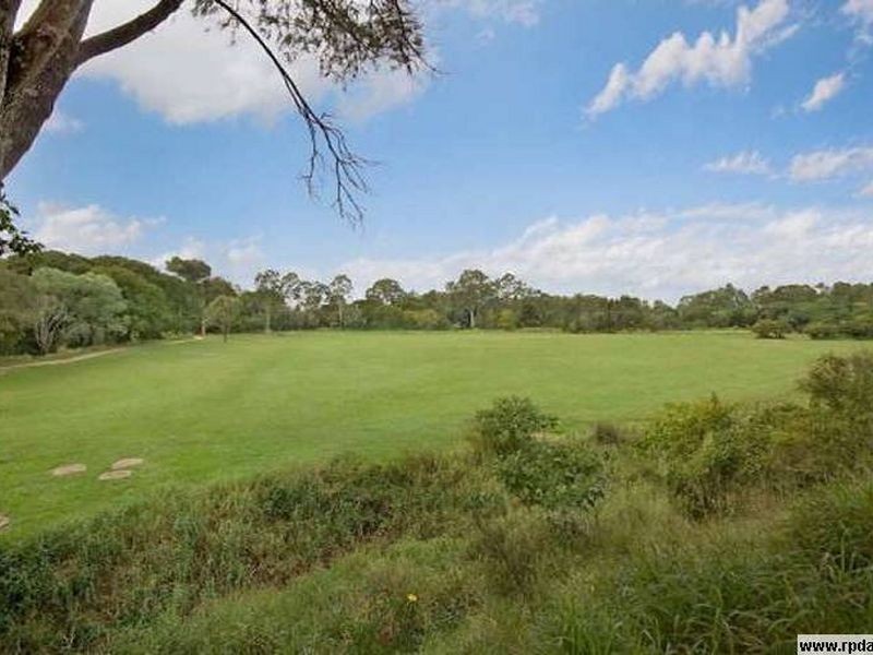 87 Blackberry St, Mansfield QLD 4122