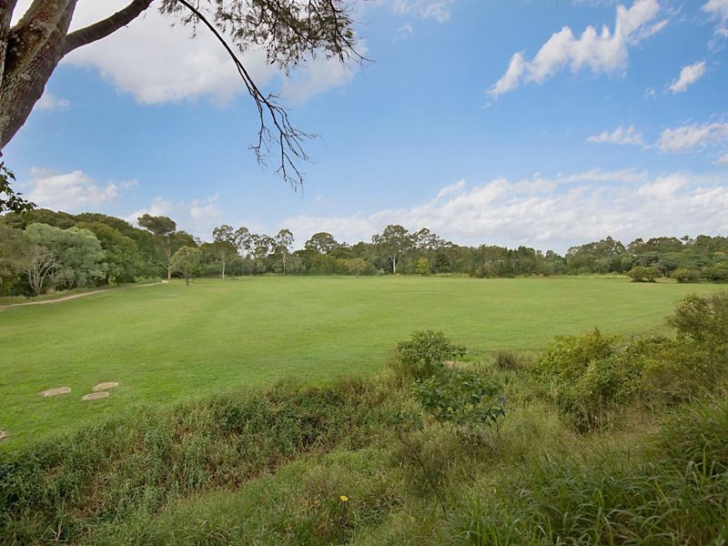 87 Blackberry St, Mansfield QLD 4122