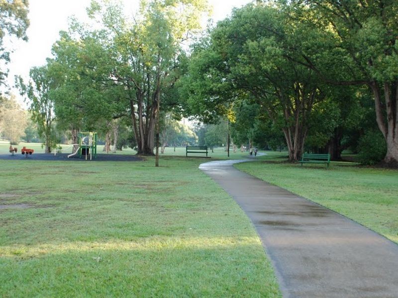 87 Blackberry St, Mansfield QLD 4122