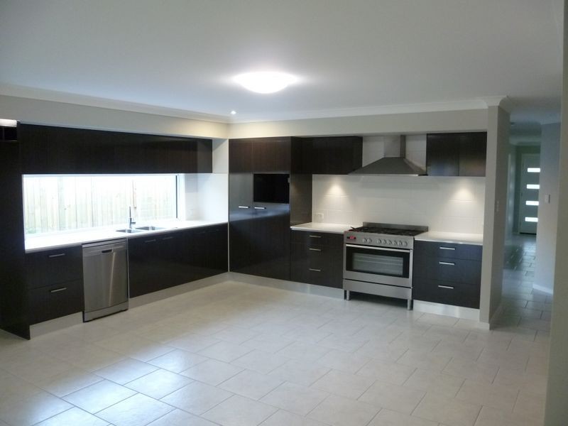 51 Worchester Cres, Wakerley QLD 4154