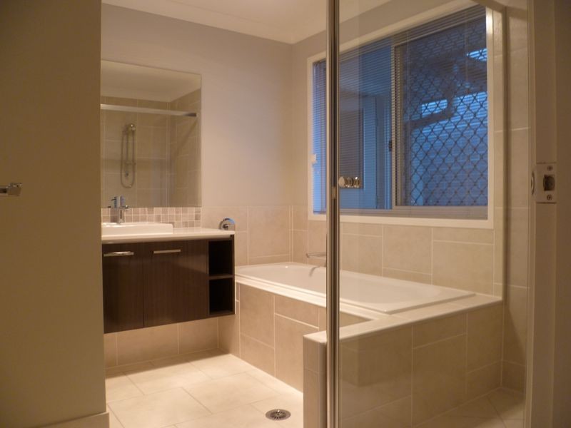 51 Worchester Cres, Wakerley QLD 4154