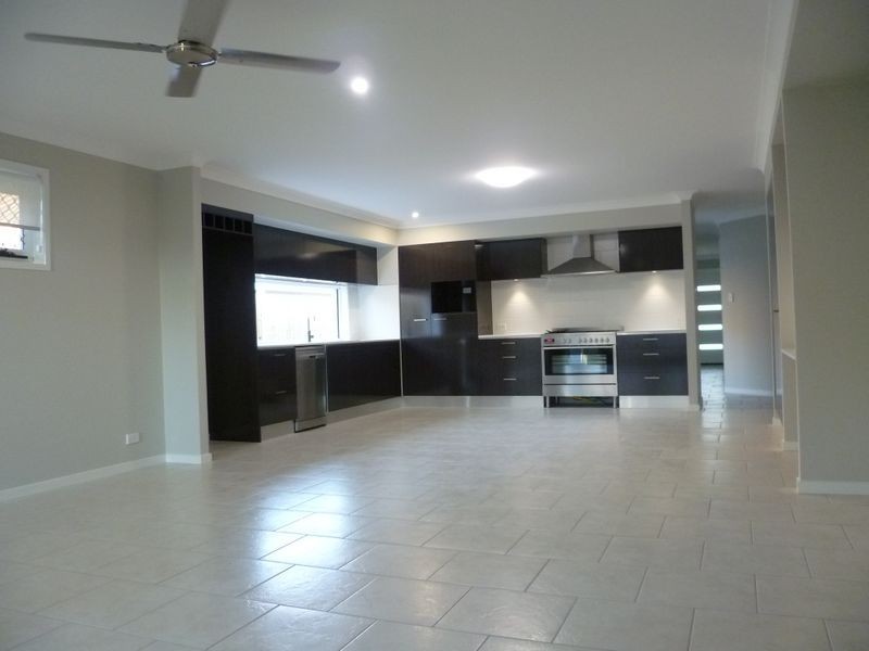 51 Worchester Cres, Wakerley QLD 4154