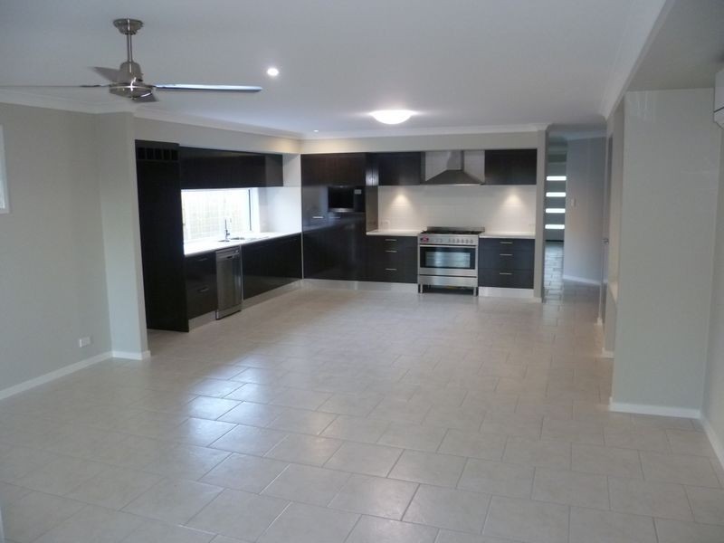 51 Worchester Cres, Wakerley QLD 4154