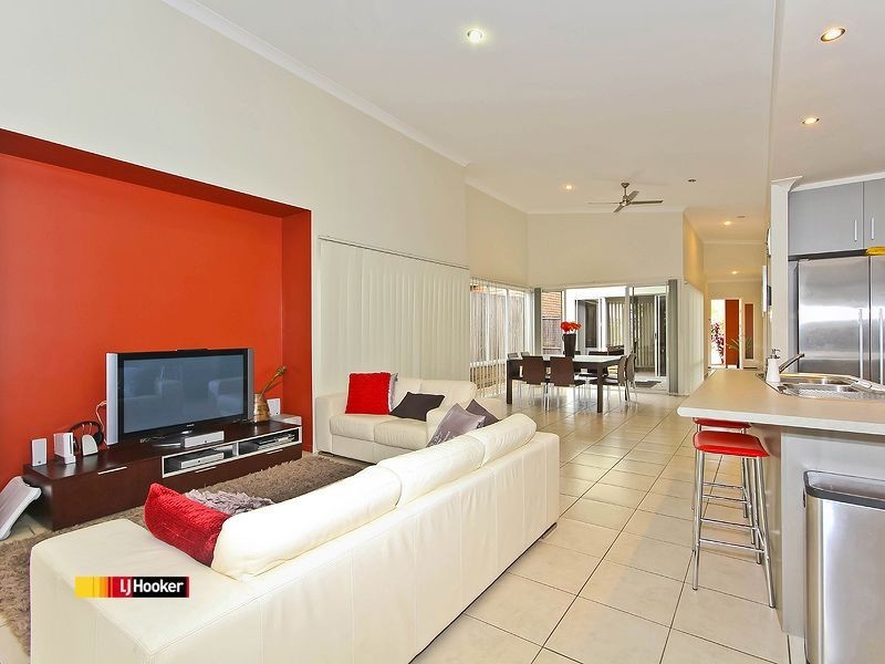 3 Lexey Crescent, Wakerley QLD 4154