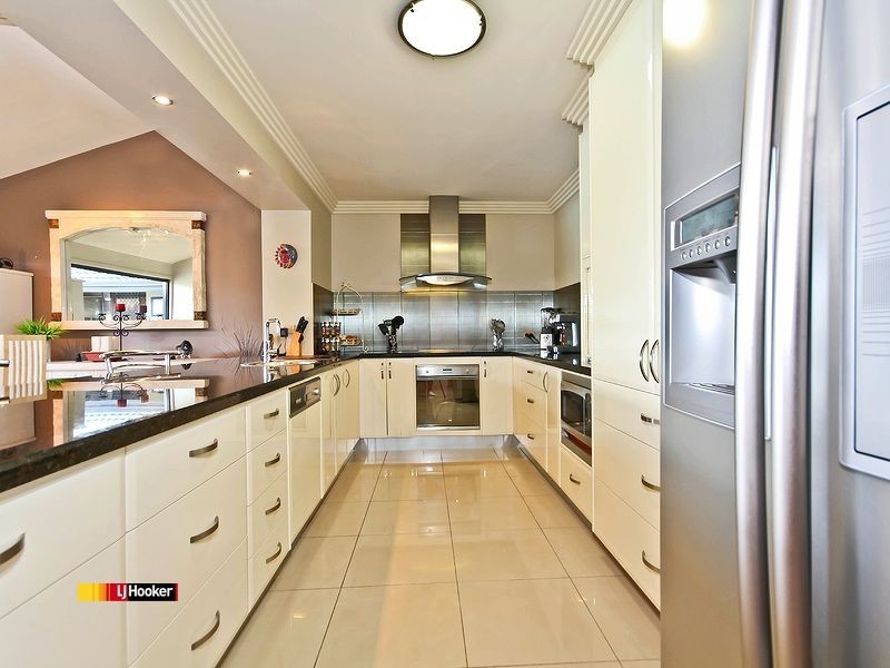 6 Bollard Court, Raby Bay QLD 4163