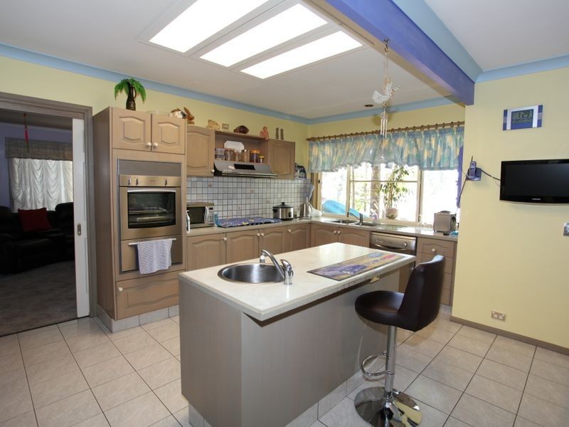 8 Binnacle Close, Raby Bay QLD 4163
