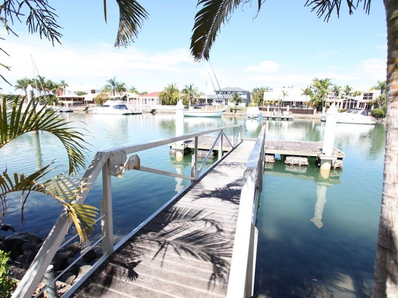 8 Binnacle Close, Raby Bay QLD 4163