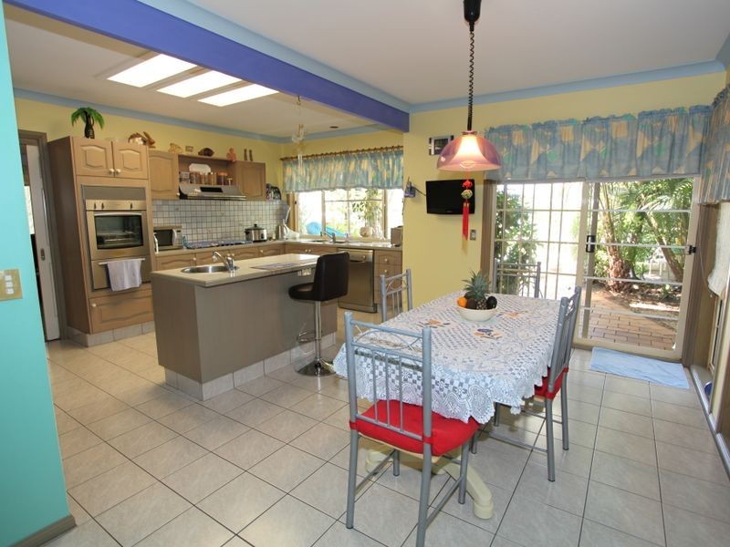 8 Binnacle Close, Raby Bay QLD 4163