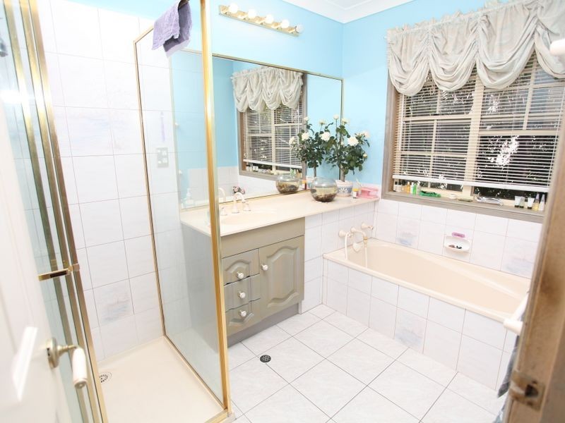 8 Binnacle Close, Raby Bay QLD 4163