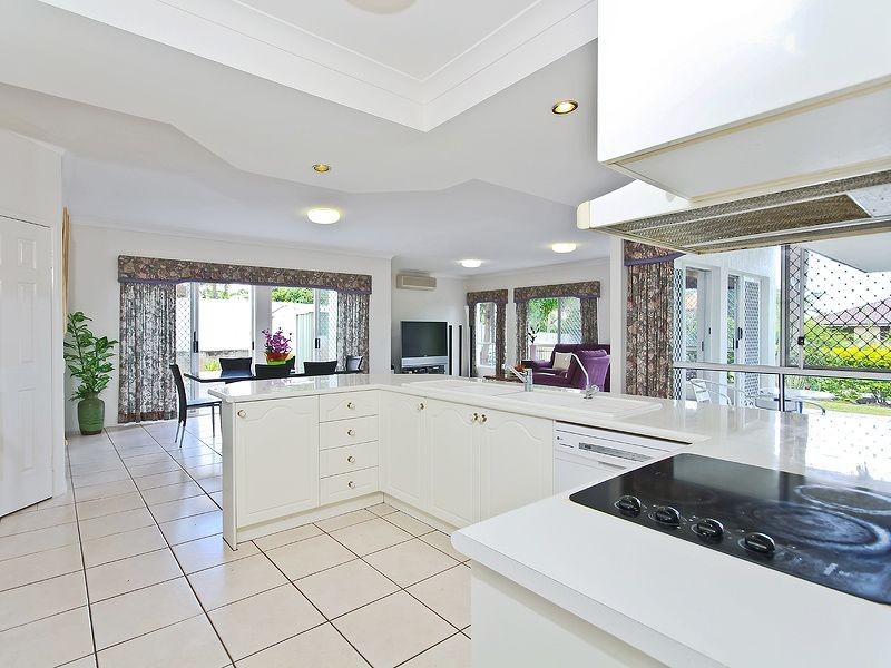 11 Carrington Place, Carindale QLD 4152