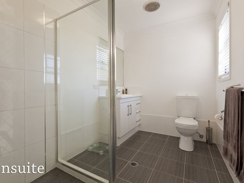 25 Rodney Street, Wynnum West QLD 4178