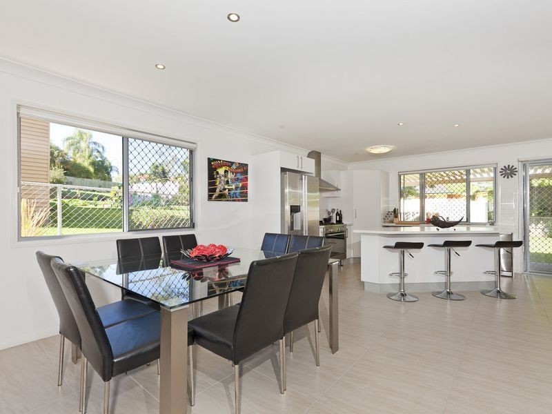 25 Rodney Street, Wynnum West QLD 4178