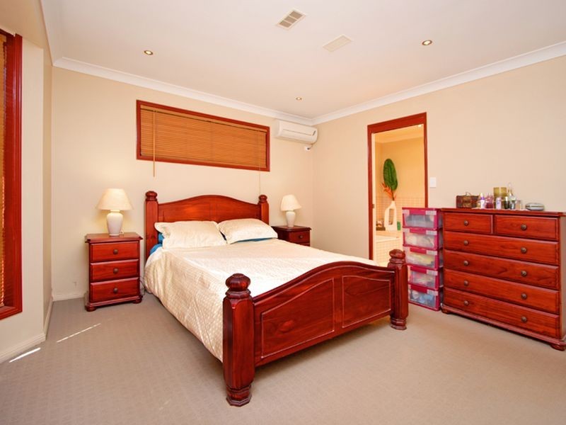 8 Penguin Street, Wellington Point QLD 4160