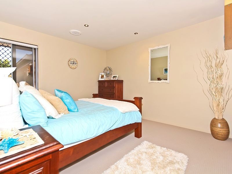 20 Kimbolton Drive, Redland Bay QLD 4165