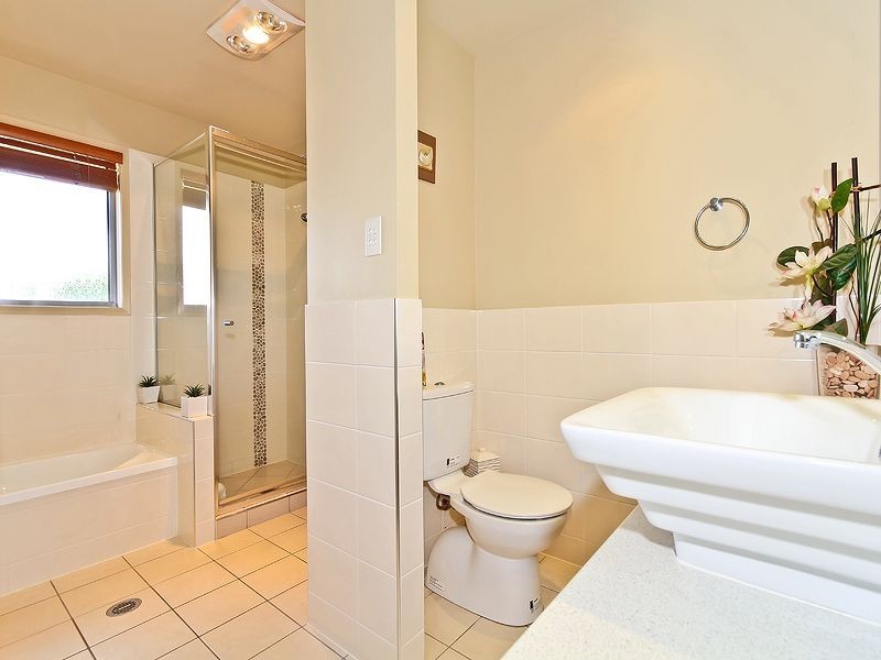 20 Kimbolton Drive, Redland Bay QLD 4165