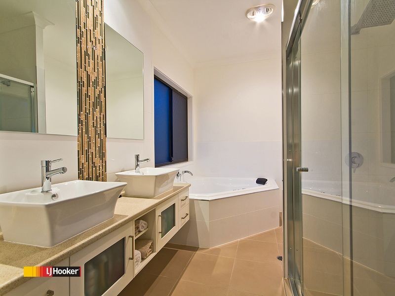 54 Hardy Road, Birkdale QLD 4159